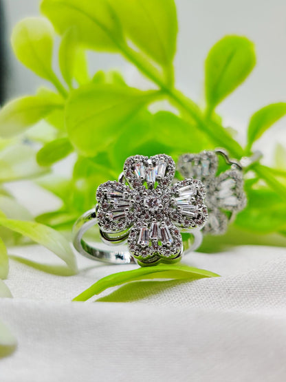 1 Piece Imported Dazzling Movable Floral Blossom Adjustable Rings - 2 Color 