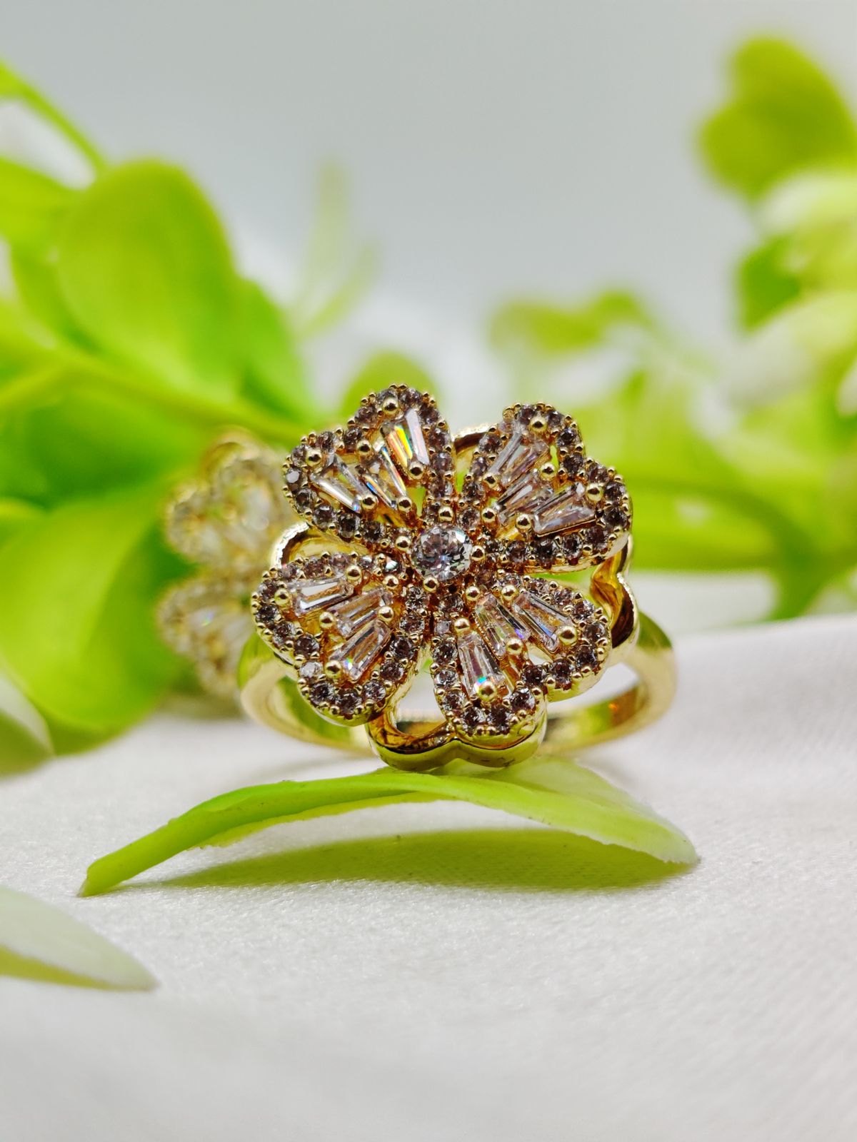 1 Piece Imported Dazzling Movable Floral Blossom Adjustable Rings - 2 Color 