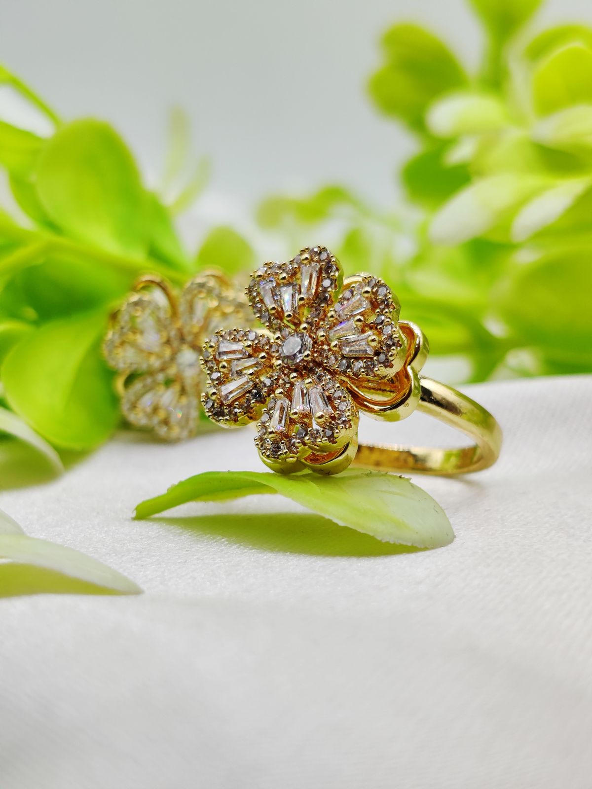 1 Piece Imported Dazzling Movable Floral Blossom Adjustable Rings - 2 Color 