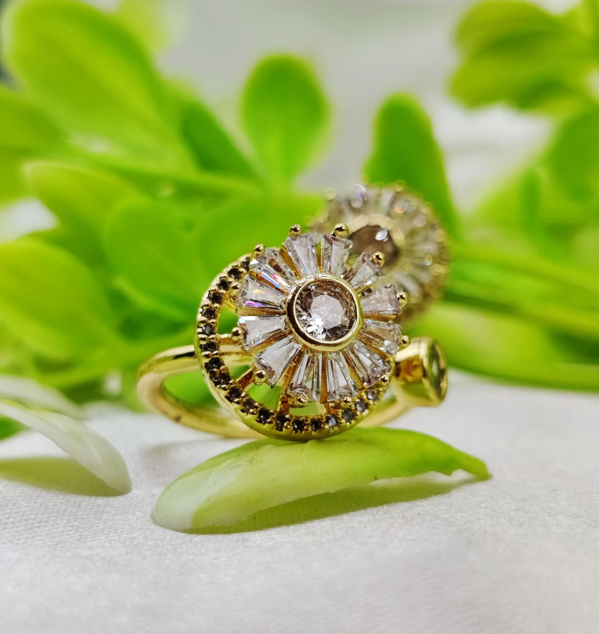 1 Piece Elegant Moveable Radiance Sunflower Ring Timeless Sparkle 🌟 |
