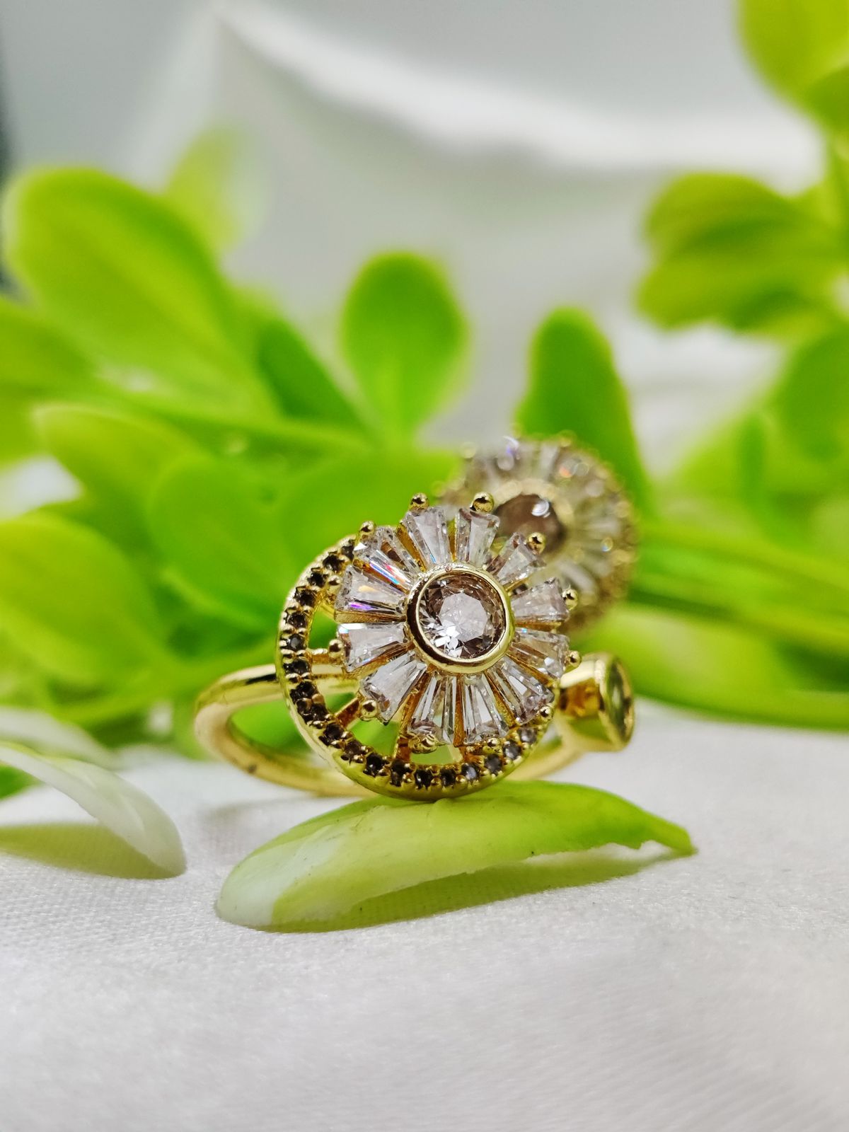 1 Piece Elegant Moveable Radiance Sunflower Ring Timeless Sparkle 🌟 |