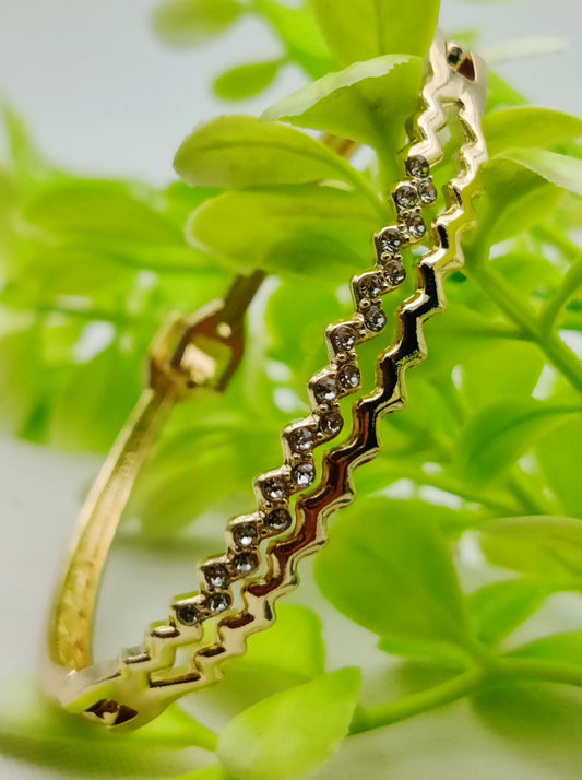 Adjustable Imported Luxury Zig-Zag Crystal Bracelet A True Statement of Elegance