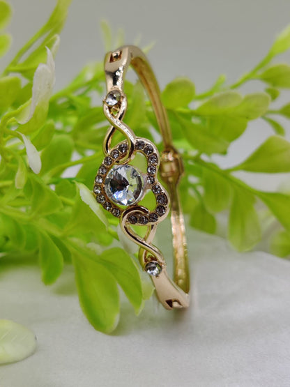 01 PCs Imported Intricately Crafted Adjustable Bracelet with Elegant Design ( Intricately