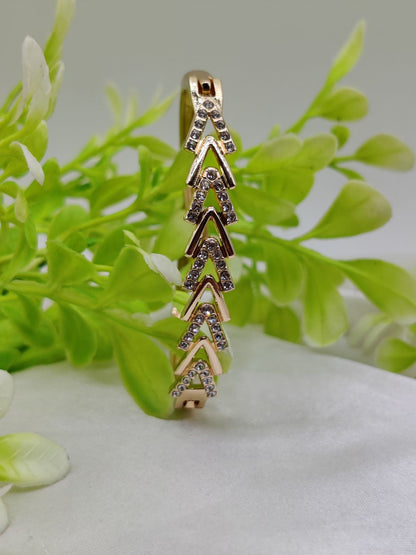 01 PCs Imported Intricately Crafted Adjustable Bracelet with Elegant Design ( Intricately
