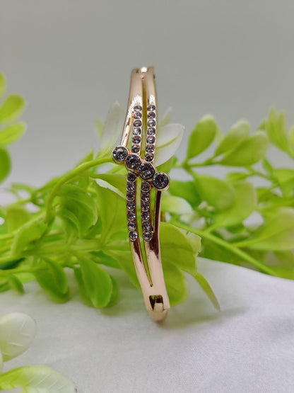 01 PCs Imported Intricately Crafted Adjustable Bracelet with Elegant Design ( Intricately