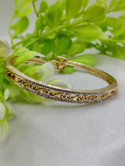 01 PCs Imported Intricately Crafted Adjustable Bracelet with Elegant Design ( Intricately