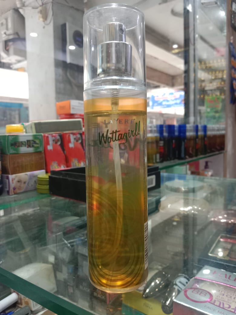 Layer'r Shot Wottagirl Vanilla Twist Fragrant Body Splash For Women (135 ml