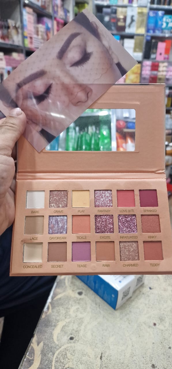 18 Colors eyeshadow pallete Glitter Makeup Matte Eye shadow make up palette