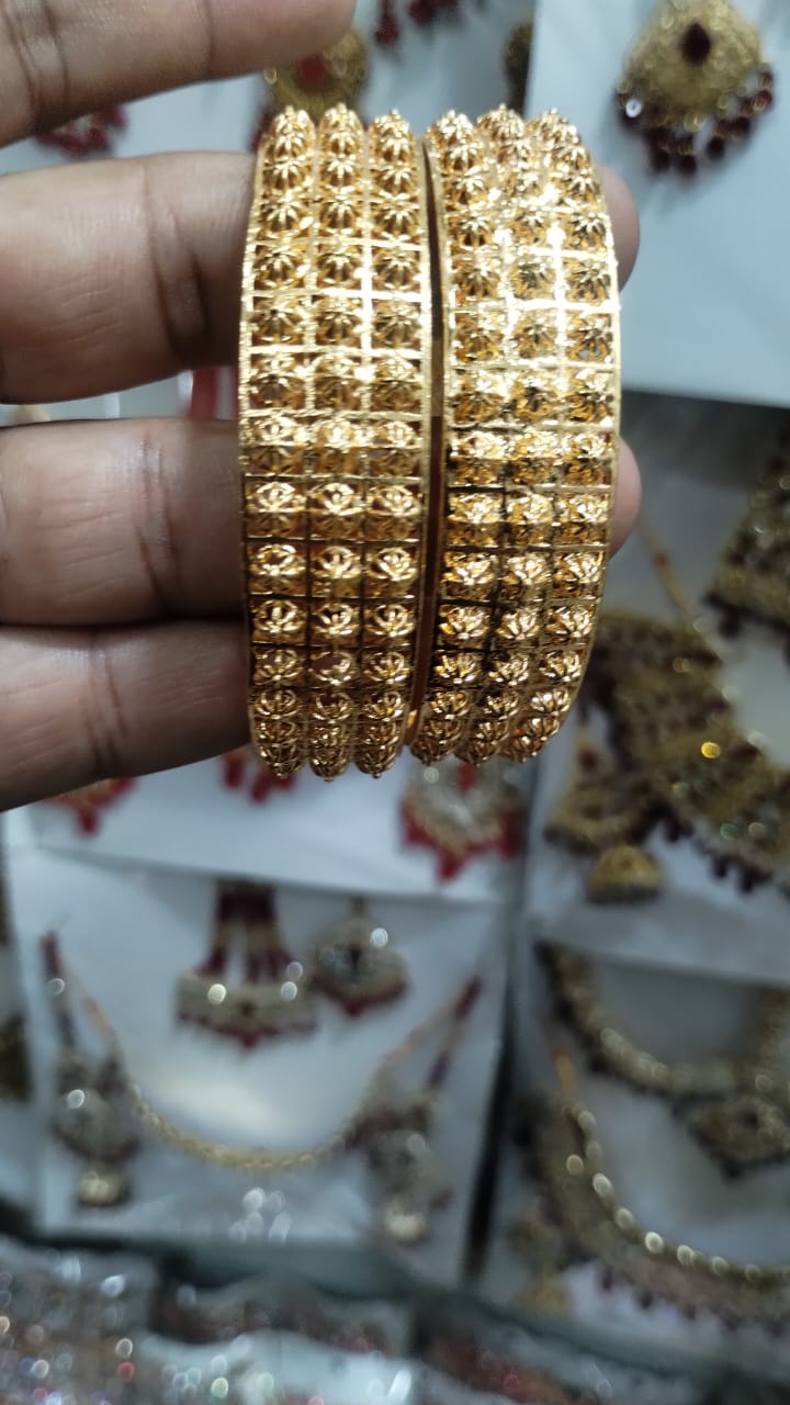 Golden Brass Bangles for Women 1 Pair Artificial Jewelry Bangles in