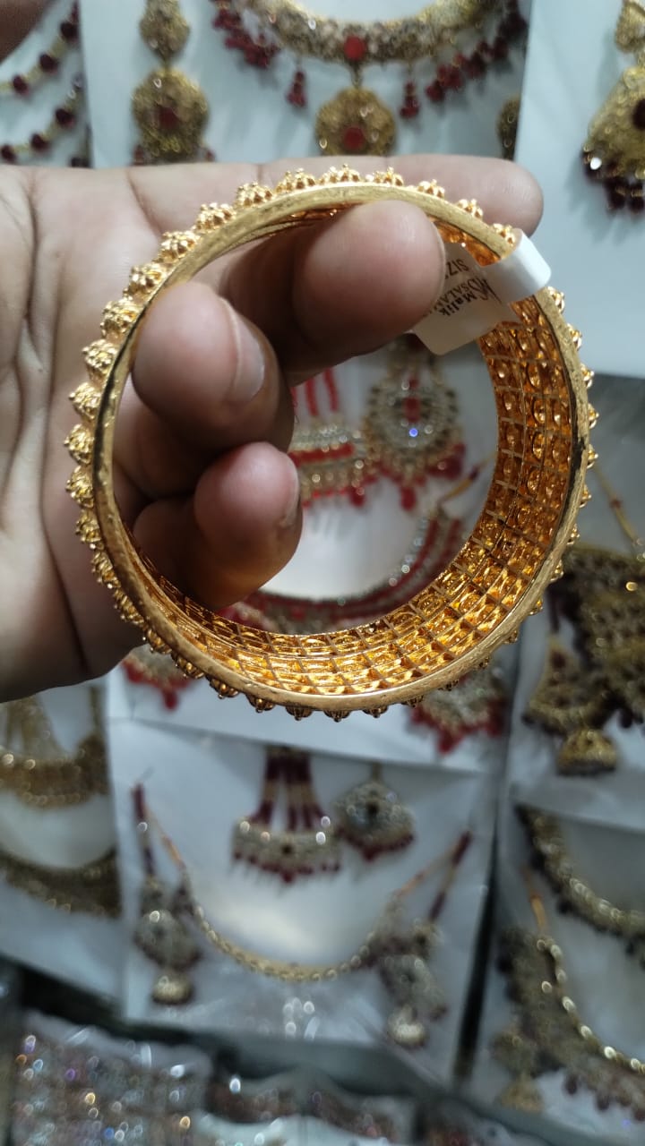 Golden Brass Bangles for Women 1 Pair Artificial Jewelry Bangles in