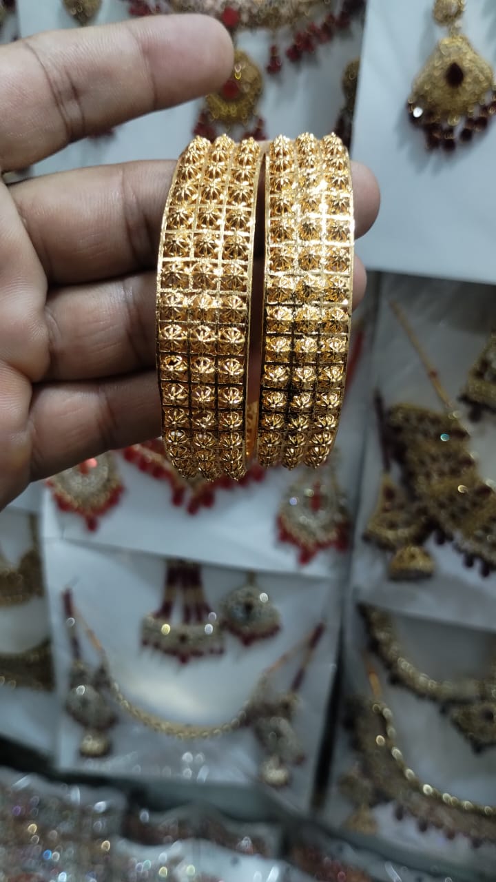 Golden Brass Bangles for Women 1 Pair Artificial Jewelry Bangles in