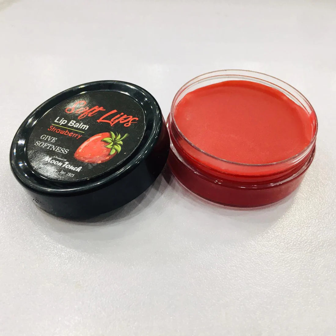 Lip Balm Small Give softness for Men and women