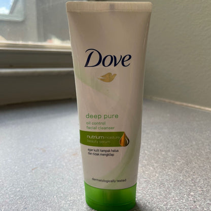 Dove Deep Pure Oil Control Facial Cleanser for radiant, hydrated skin (100ML)
