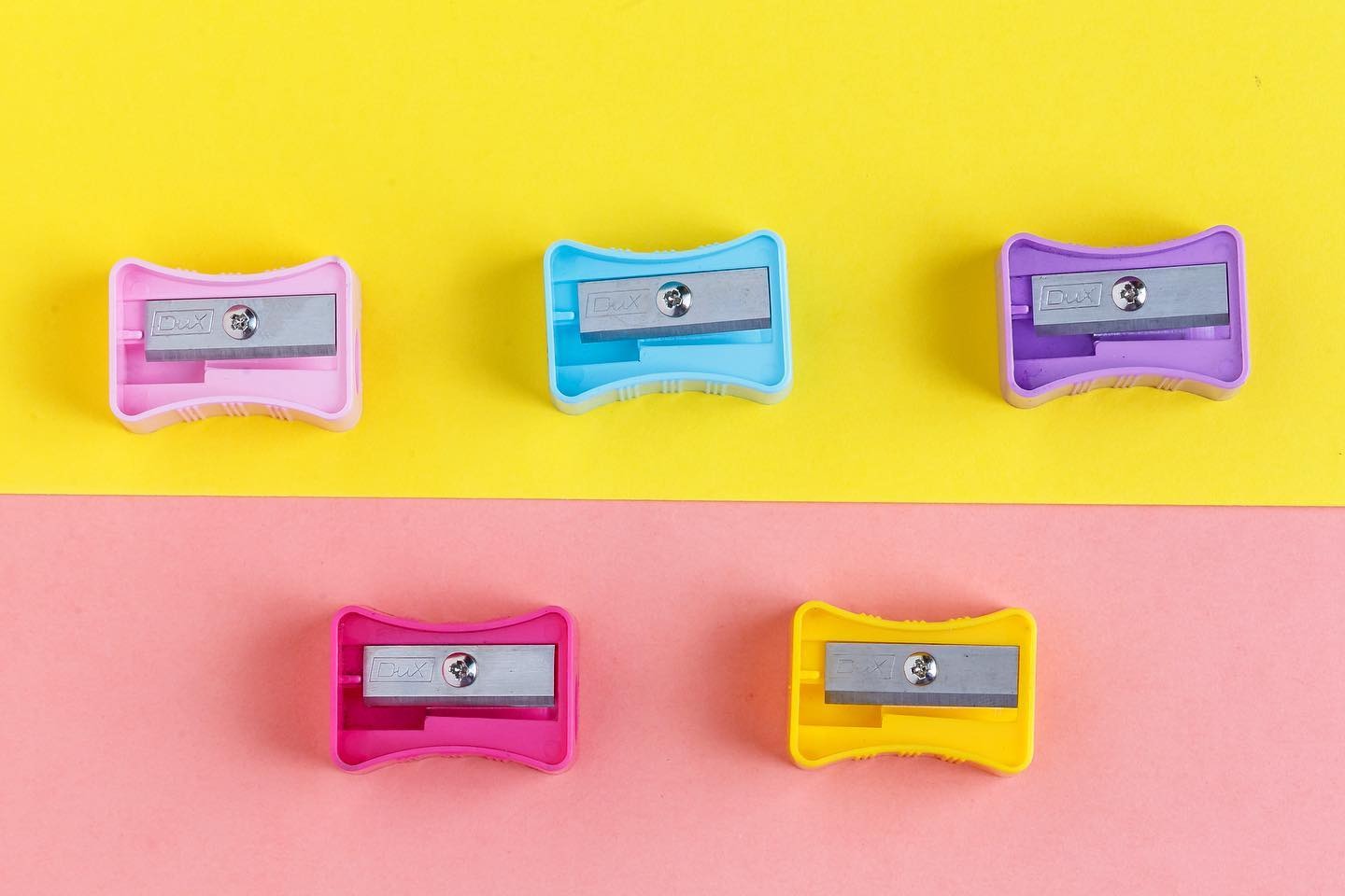 Pack of 50 DUX Plastic Pencil Sharpeners with 8mm Blade, Durable Multicolor