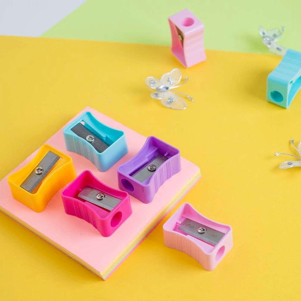 Pack of 50 DUX Plastic Pencil Sharpeners with 8mm Blade, Durable Multicolor